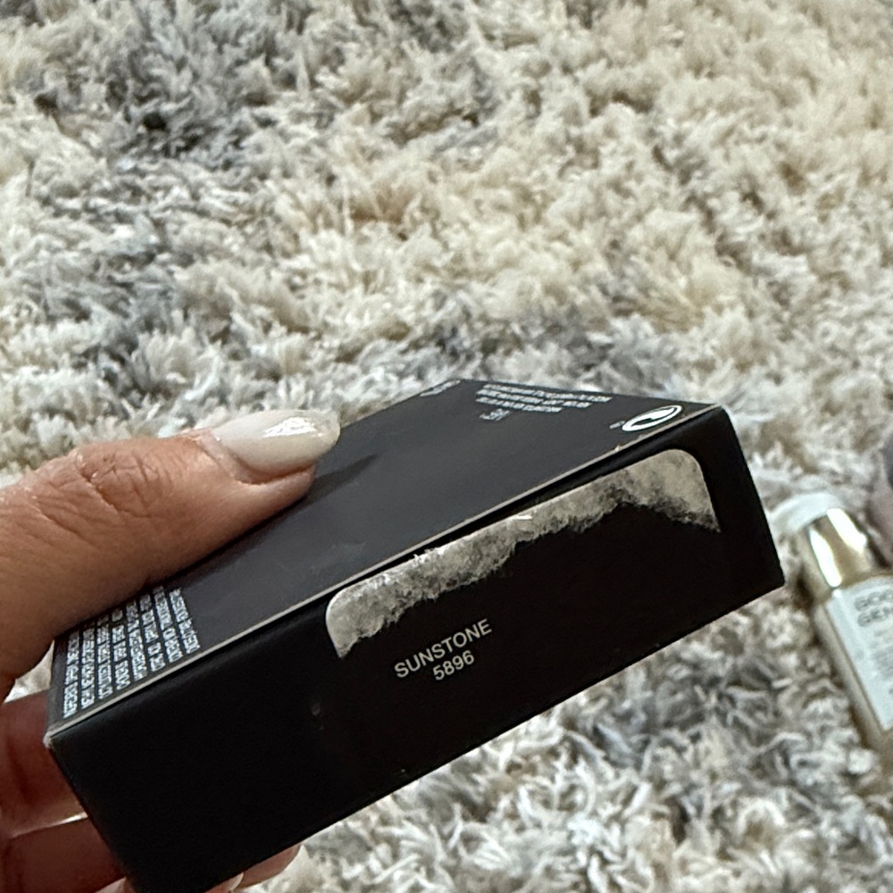 NARS Light Reflecting Pressed Setting Powder - Picture 2 of 3